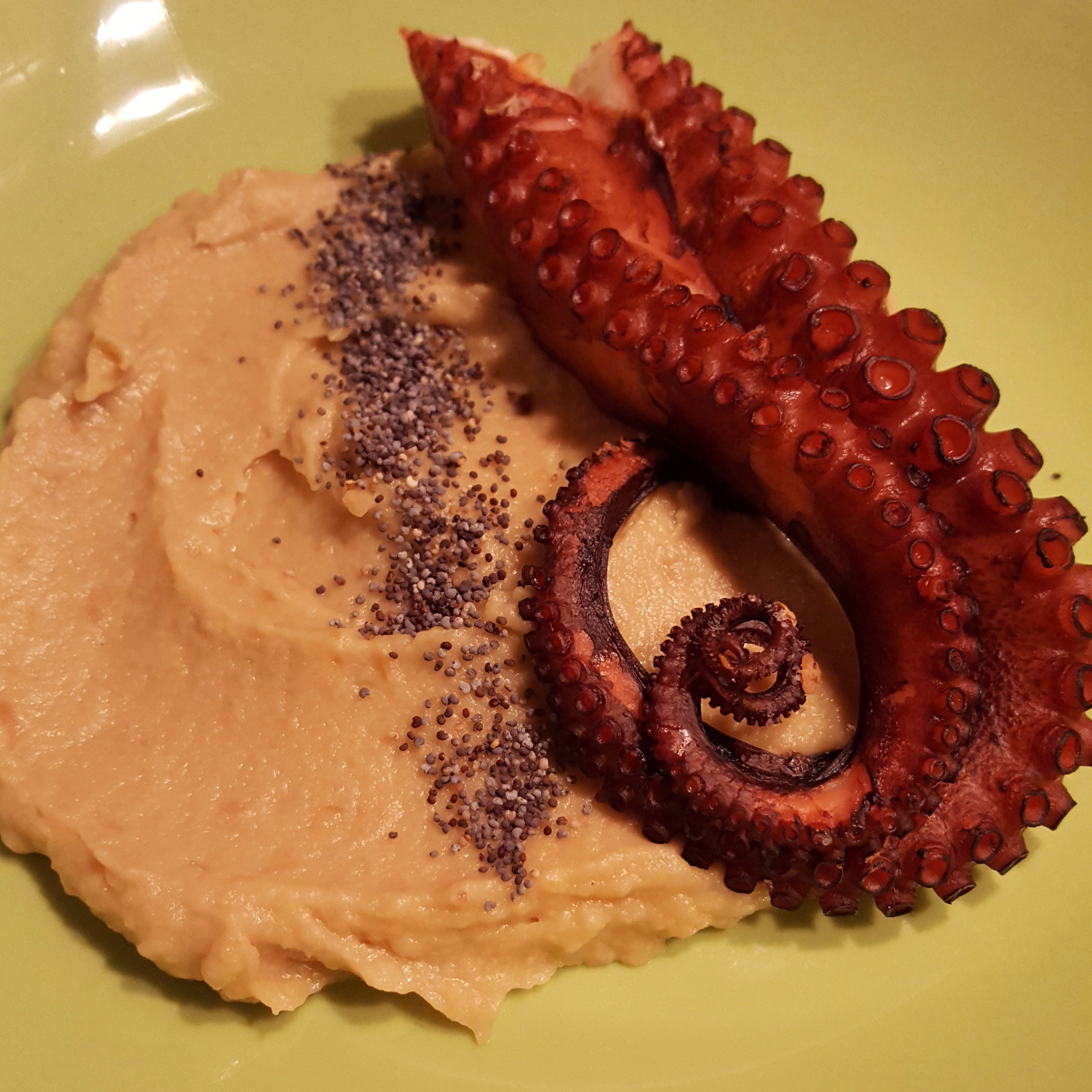 Polpo alla piastra su crema di ceci – Sano Ma Buono